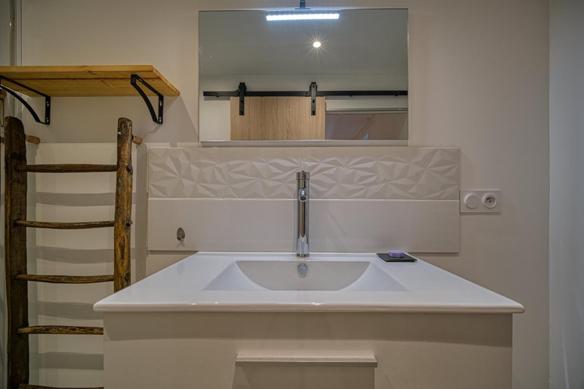 Maison Michonieres - Gite 3 Etoiles - 8 Personnes Miribel  Екстериор снимка